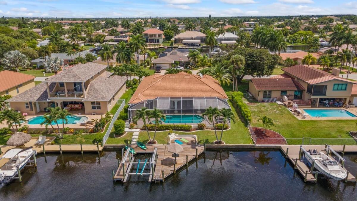 Cape Serenity- Luxury Waterfront With Kayaks Hébergement de vacances Cape Coral