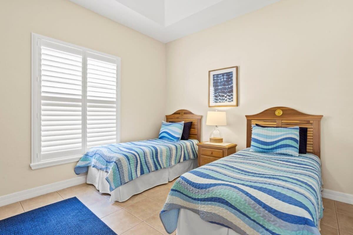 Cape Serenity- Luxury Waterfront With Kayaks Hébergement de vacances Cape Coral