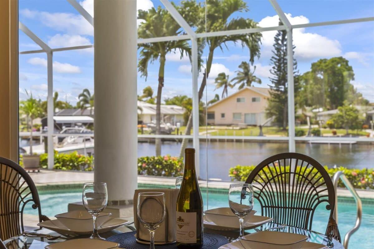 Cape Serenity- Luxury Waterfront With Kayaks Hébergement de vacances Cape Coral